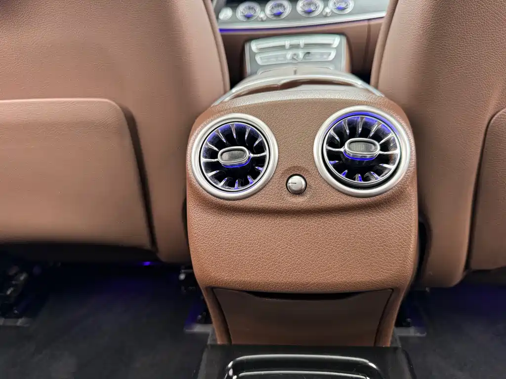 Mercedes-Benz E-Class 2020 — фото 30