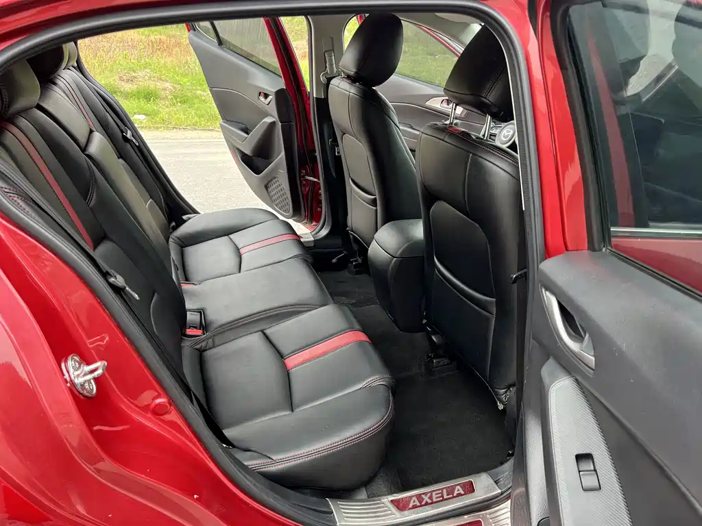 Mazda 3 Axela 2019 — фото 16