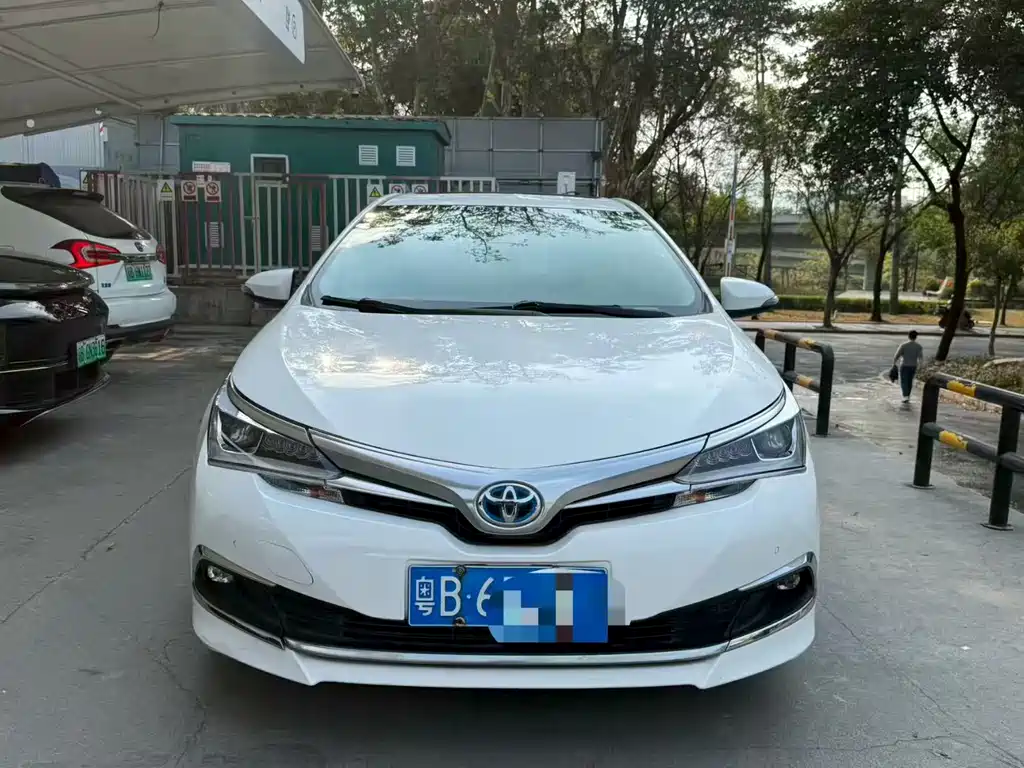 Toyota Corolla 2017 — фото 2
