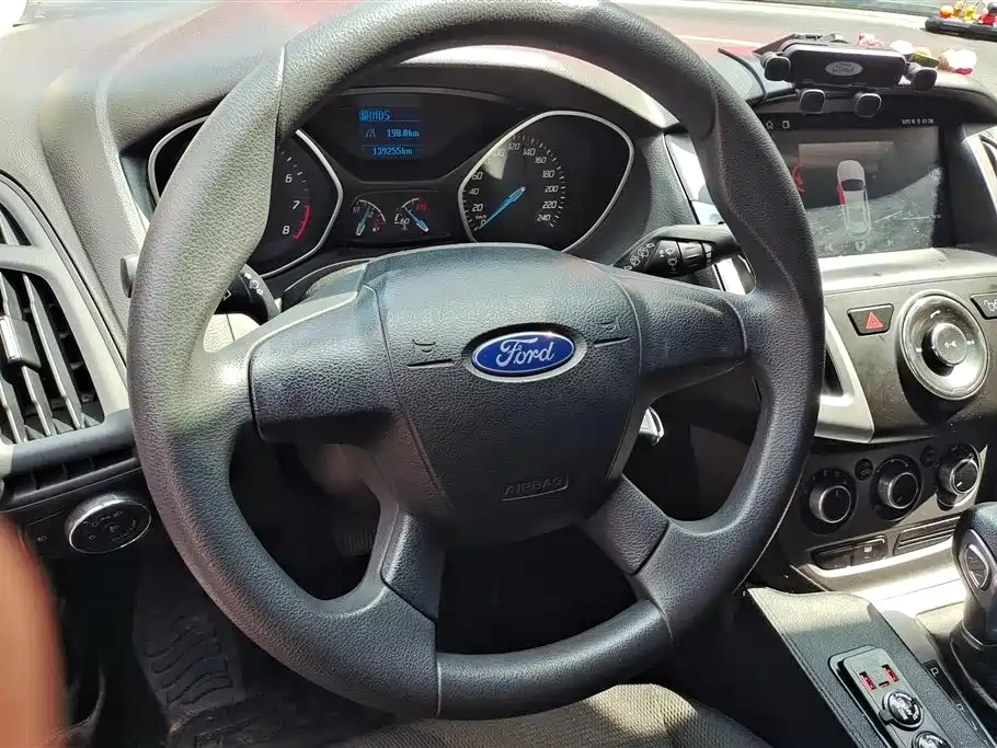 Ford Focus 2014 — фото 15