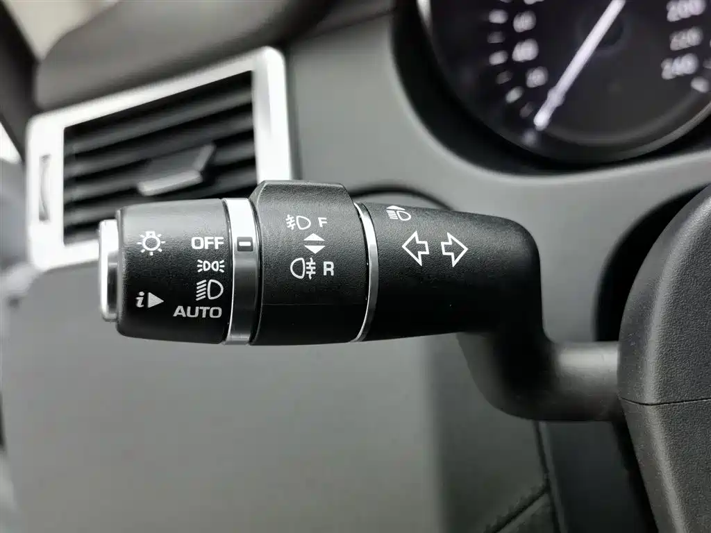 Land Rover Discovery Sport 2018 — фото 21