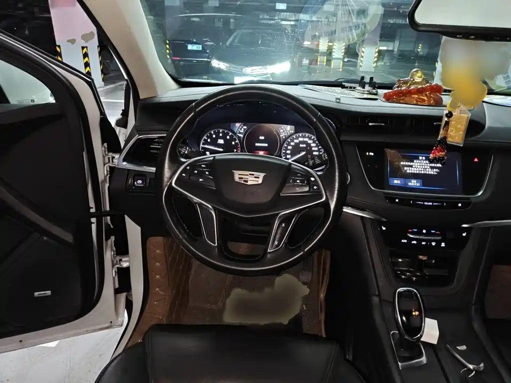 Cadillac XT5 2017 — фото 3
