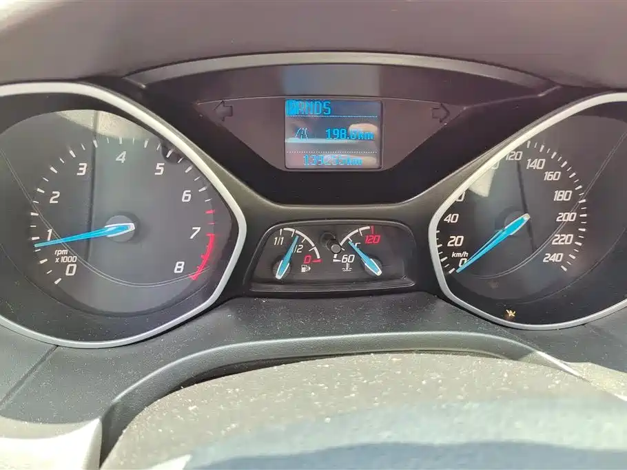 Ford Focus 2014 — фото 14
