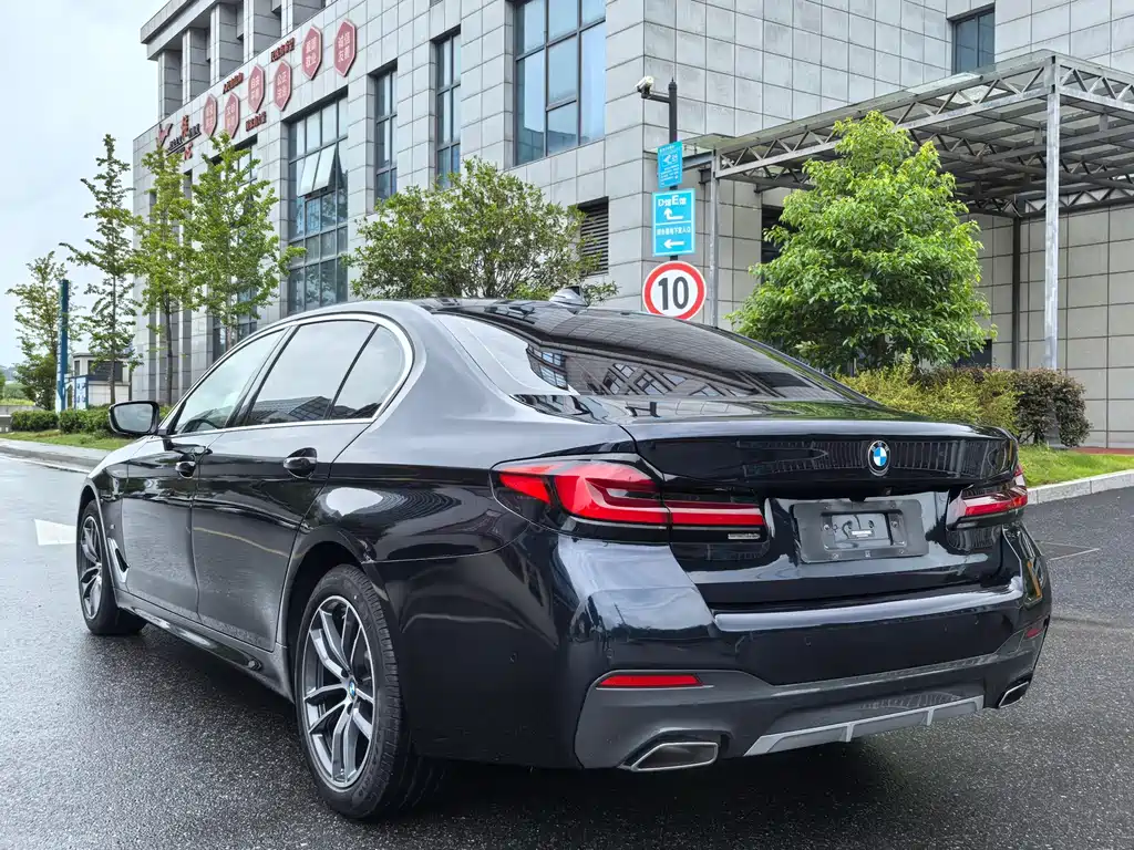 BMW 5 Series 2021 — фото 16