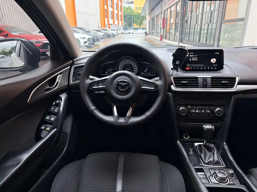 Mazda 3 Axela 2017 — фото 16