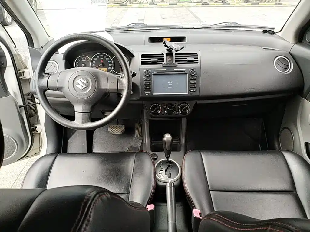 Suzuki Swift 2014 — фото 10