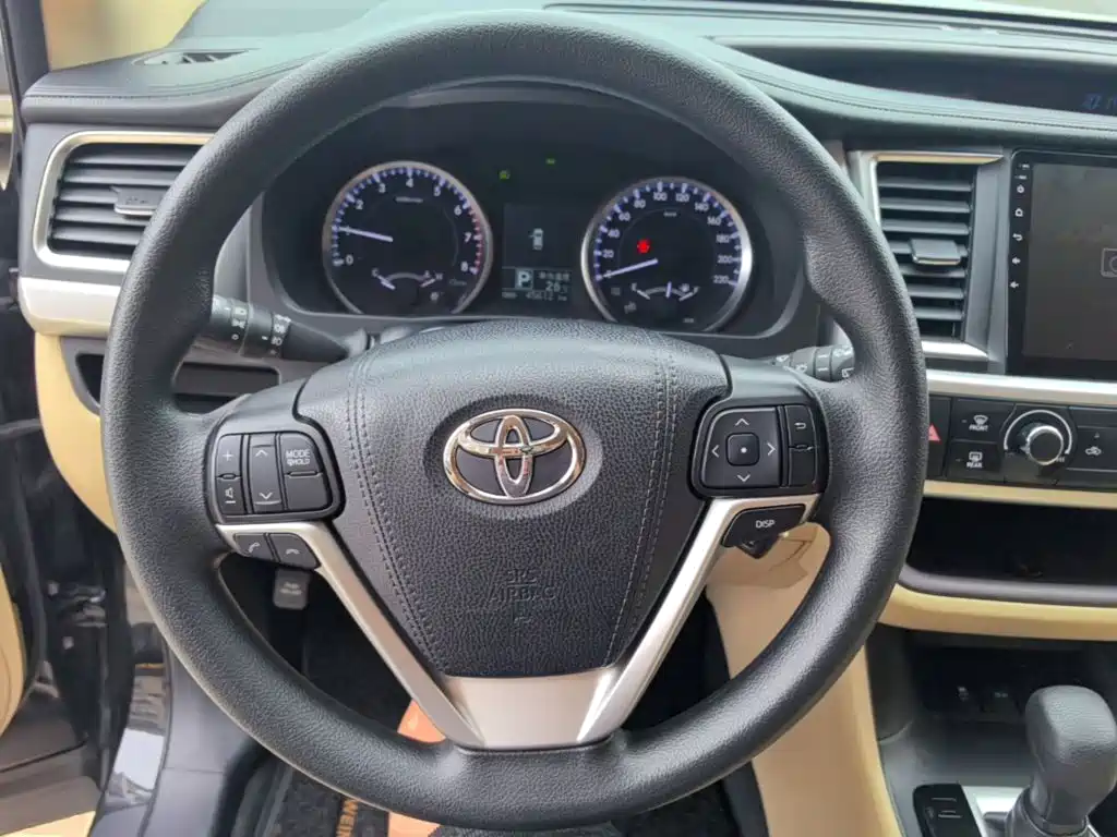 Toyota Highlander 2018 — фото 11