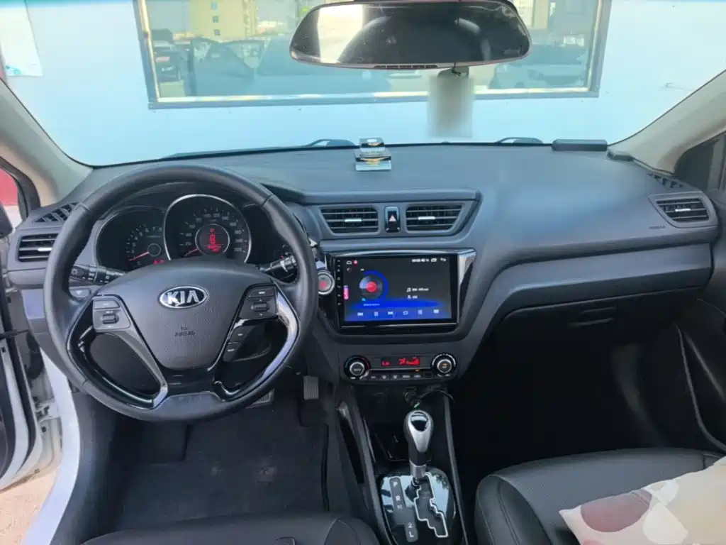 Kia K2 2015 — фото 10