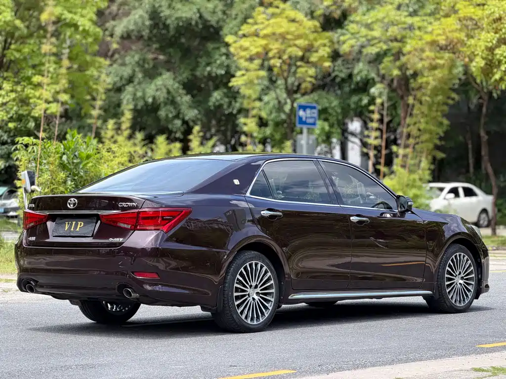 Toyota Crown 2018 — фото 13