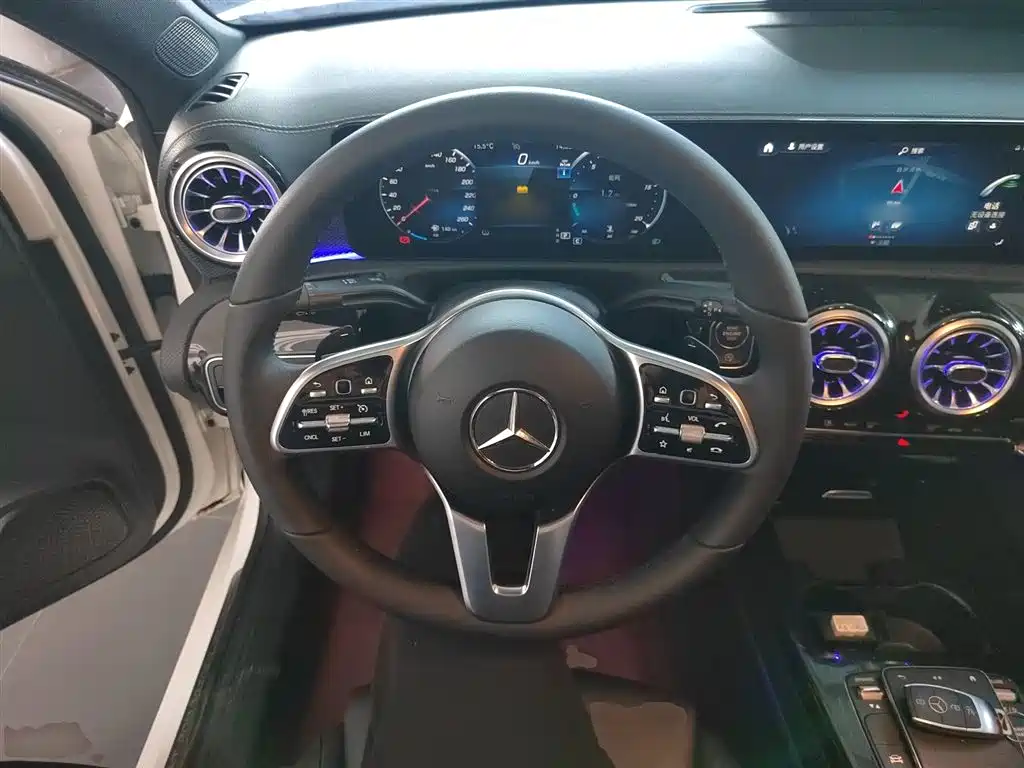 Mercedes-Benz A-Class 2023 — фото 7
