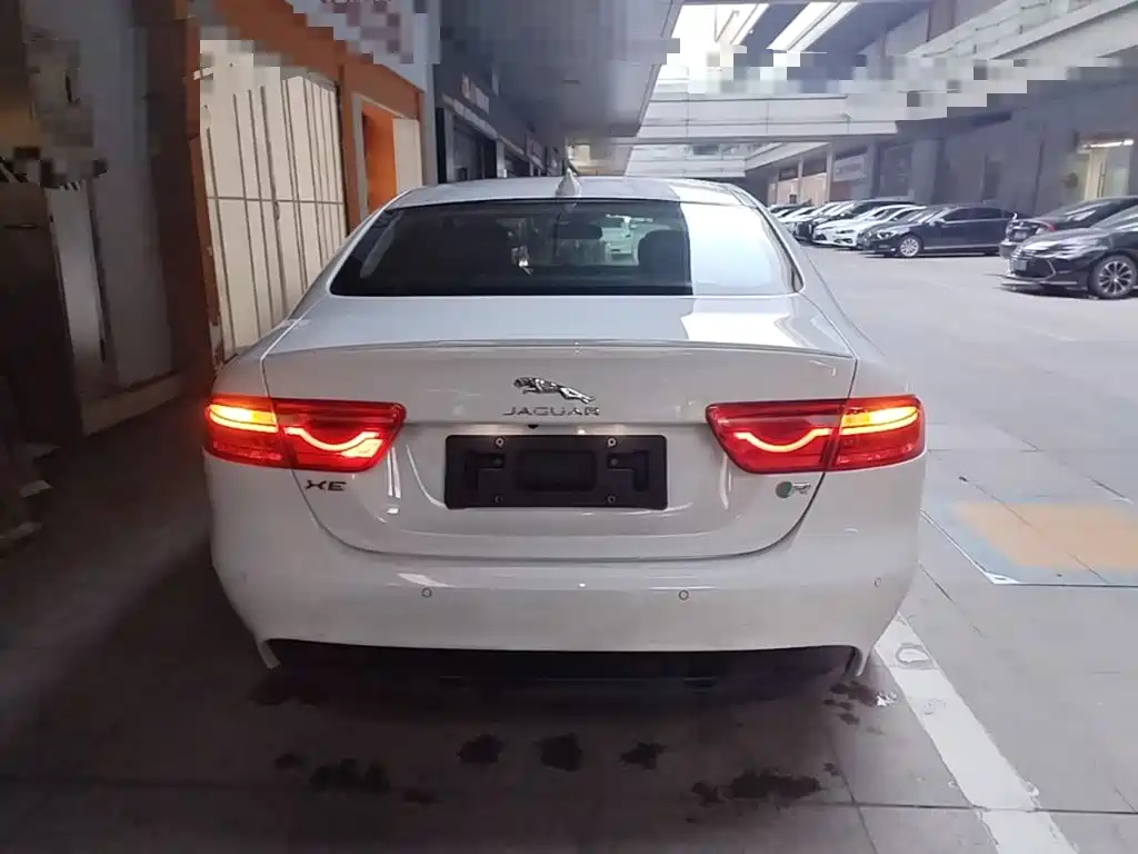 Jaguar XE 2017 — фото 6