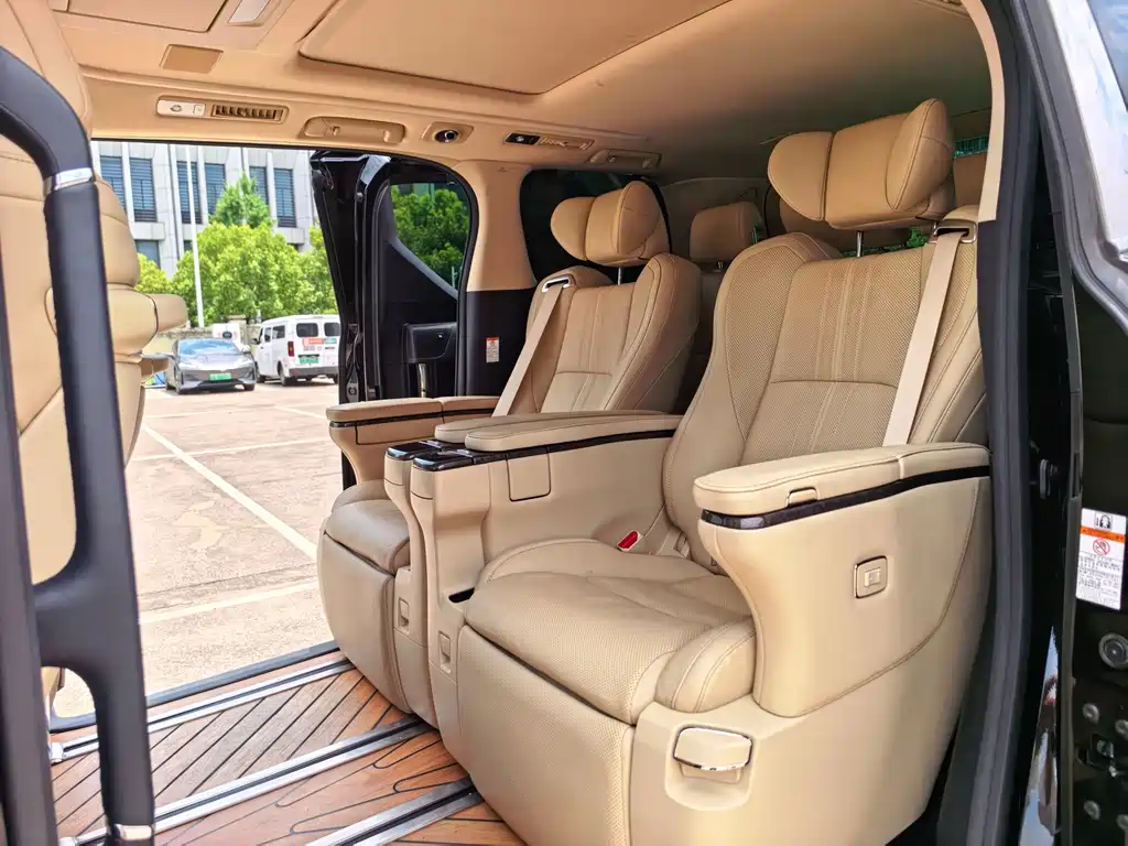 Toyota Vellfire 2020 — фото 8