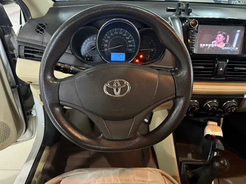 Toyota Vios 2015 — фото 7