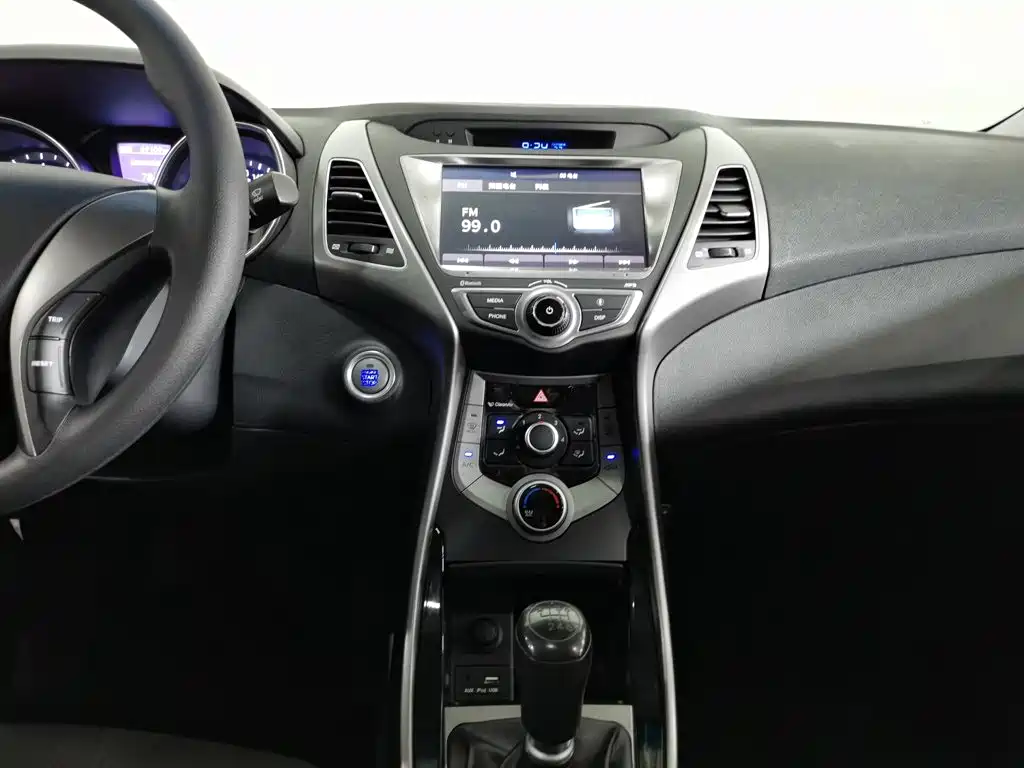 Hyundai Elantra Langdong 2016 — фото 12