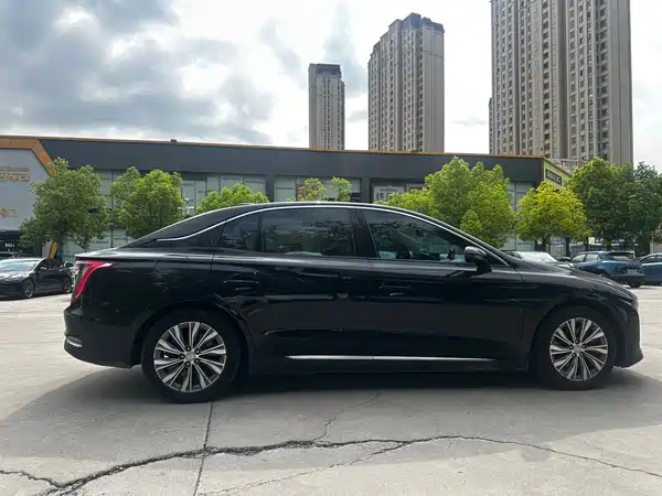 Hongqi E-QM5 2023