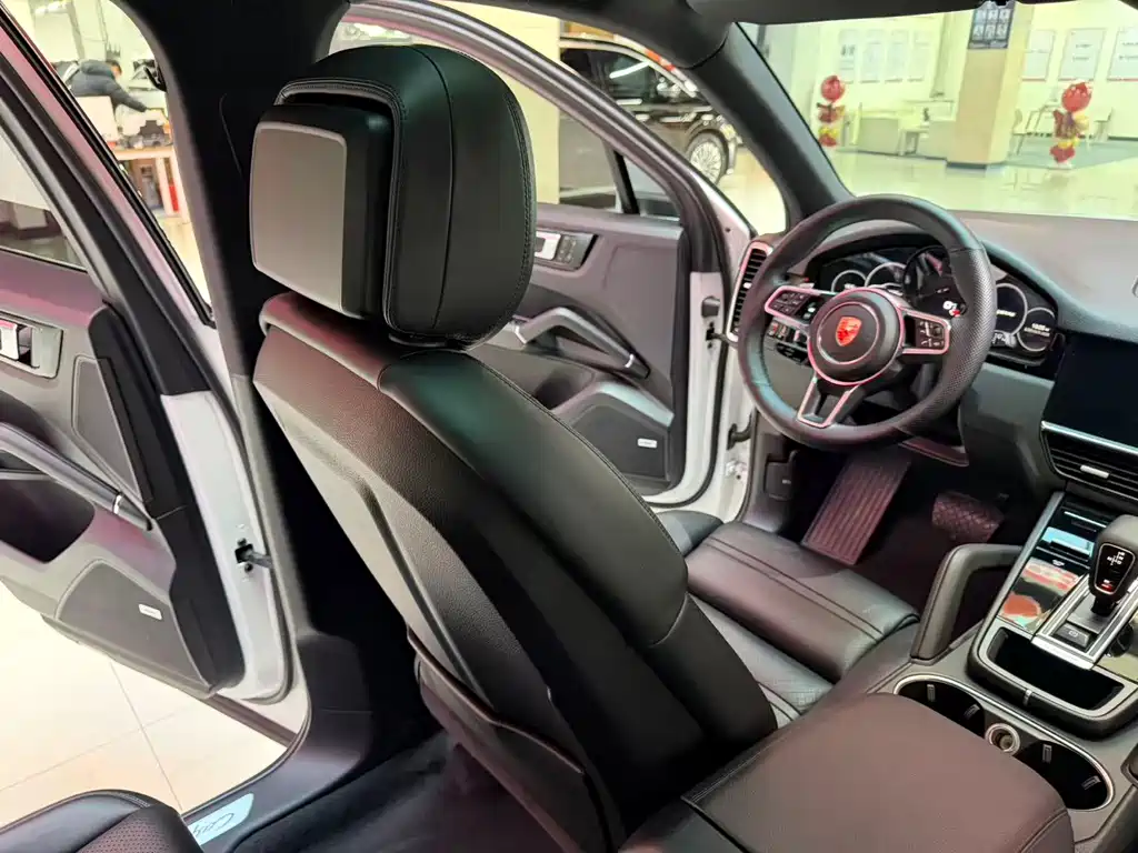 Porsche Cayenne 2018 — фото 11