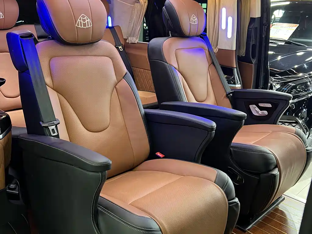 Mercedes-Benz V-Class 2018 — фото 17