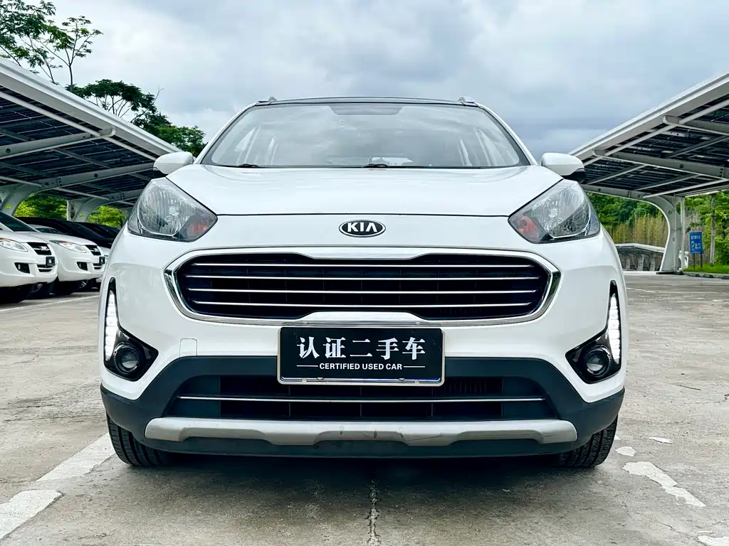 Kia KX3 Proud Running 2016