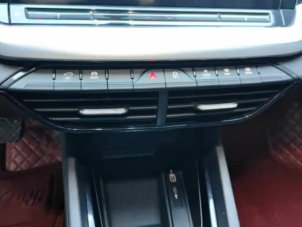 Skoda Octavia 2023 — фото 7