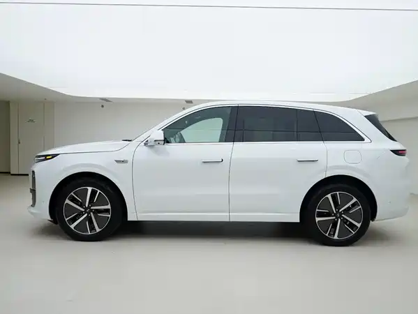 Li Auto L6 2025