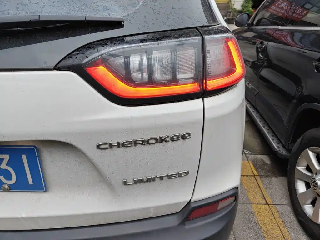 Jeep Cherokee 2019 — фото 24
