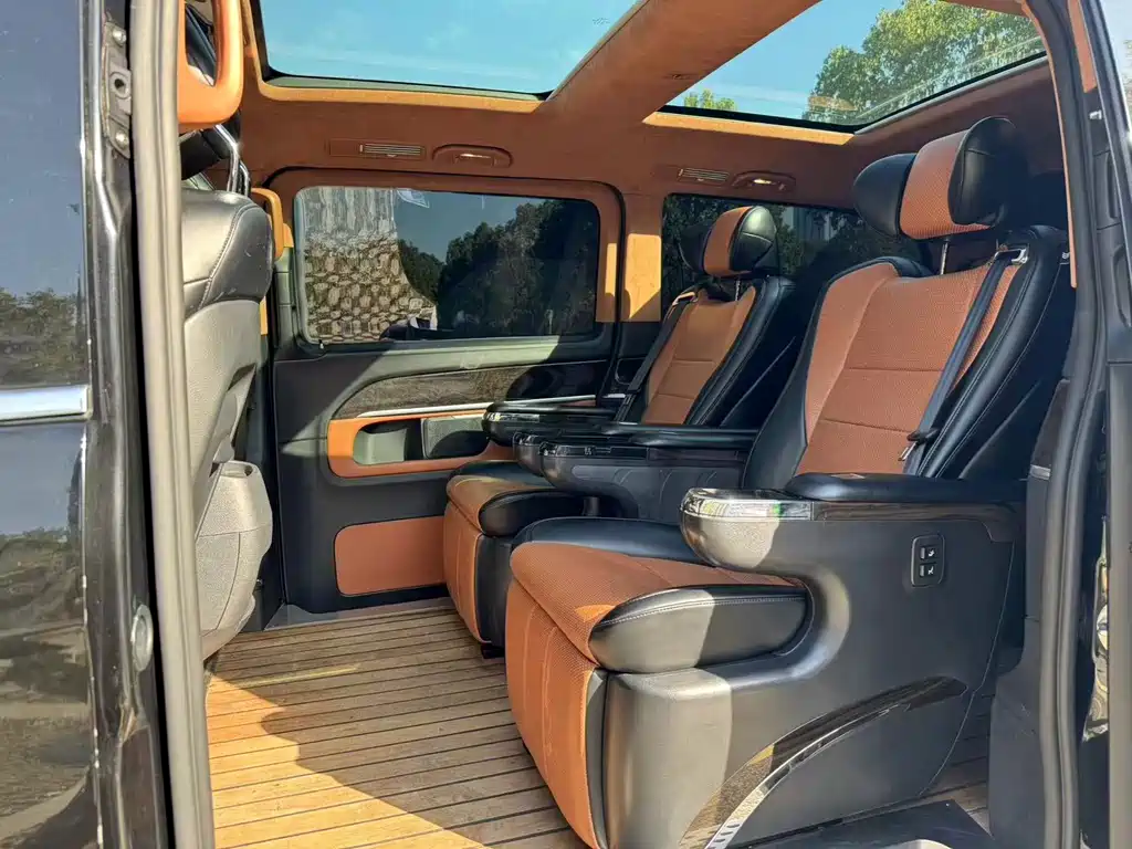 Mercedes-Benz V-Class 2019 — фото 11