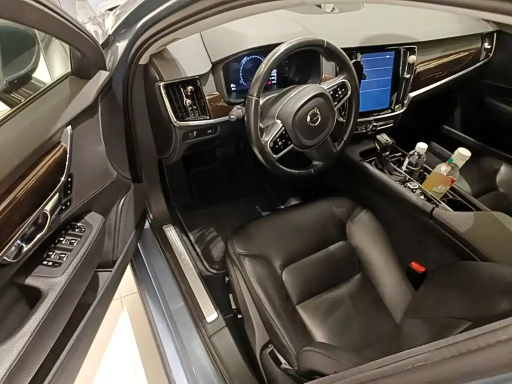 Volvo S90 2017 — фото 16
