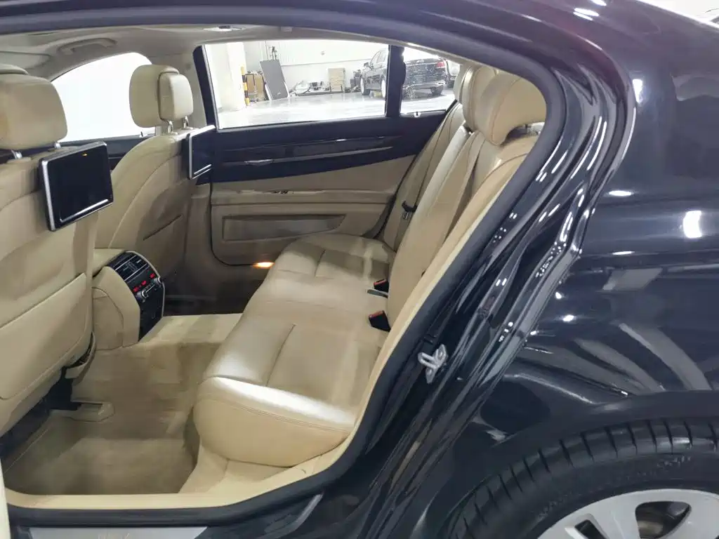 BMW 7 Series 2013 — фото 15