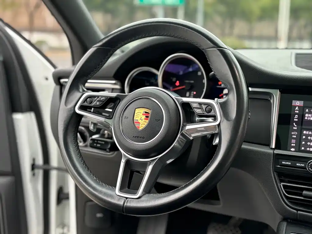 Porsche Macan 2021 — фото 10