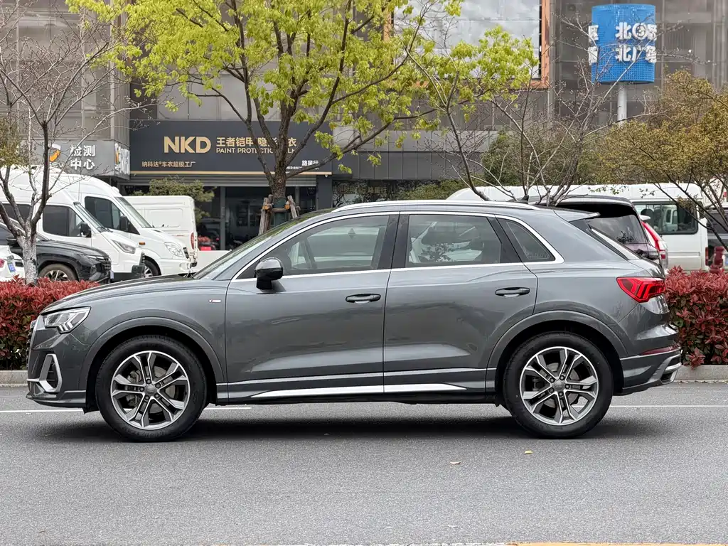Audi Q3 2020 — фото 11