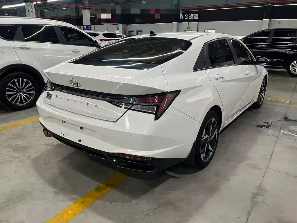 Hyundai Elantra 2022