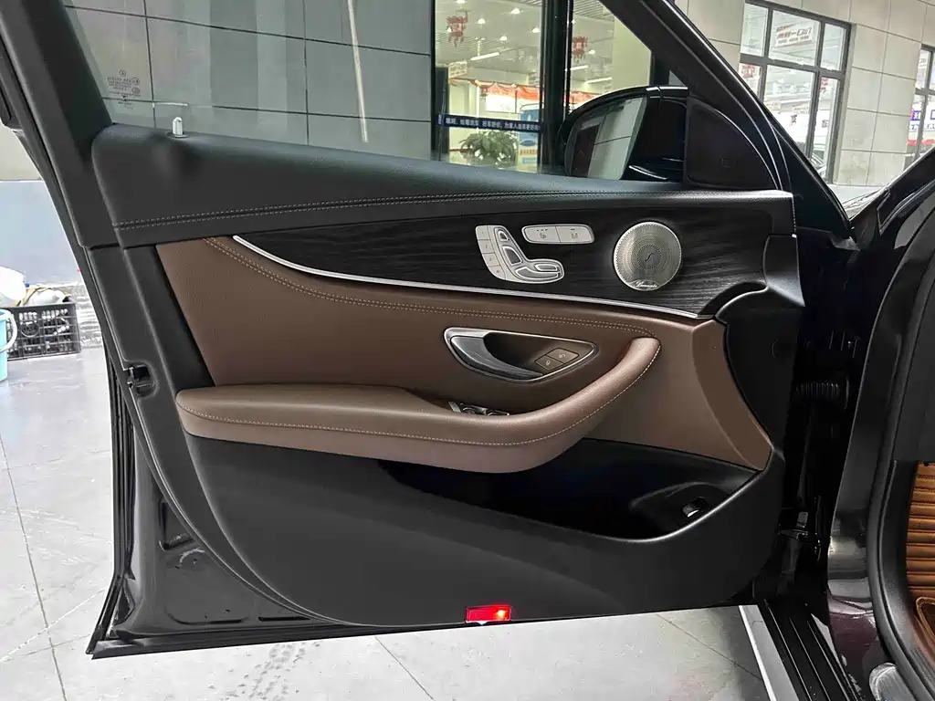 Mercedes-Benz E-Class 2021 — фото 10