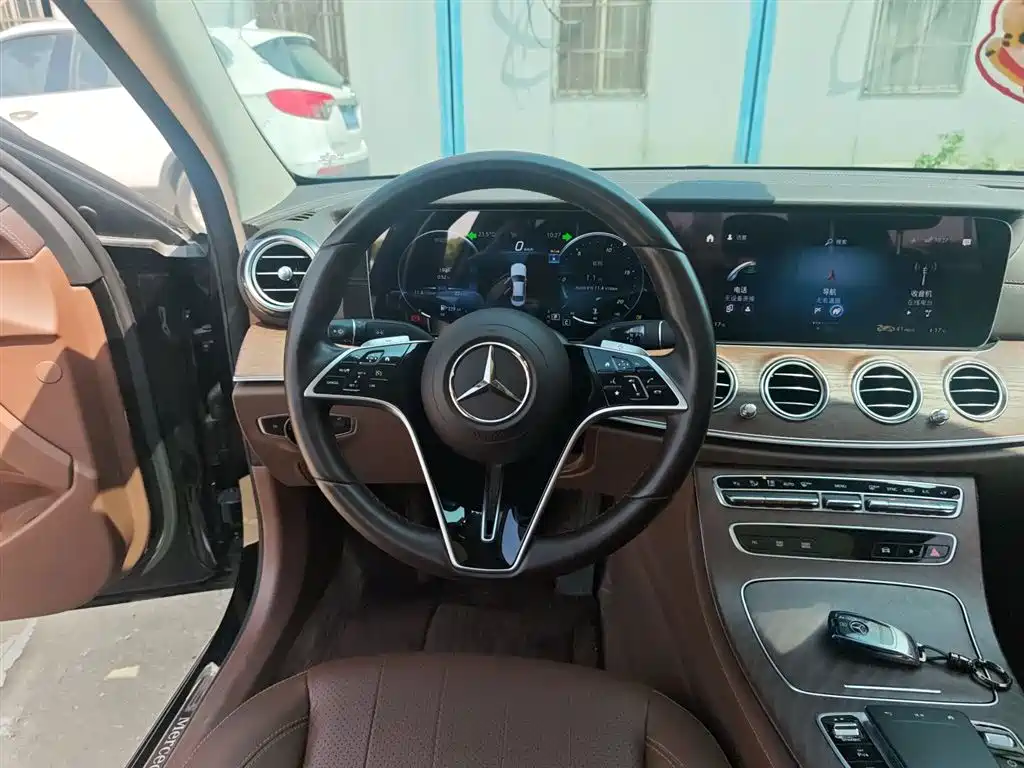 Mercedes-Benz E-Class 2023 — фото 4