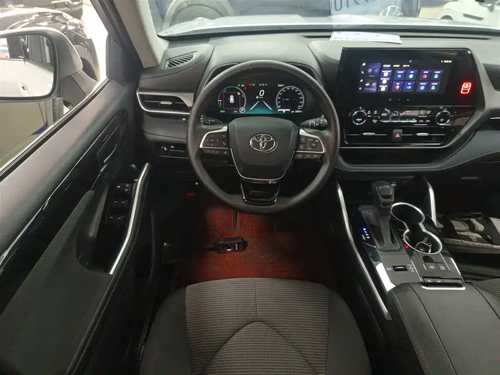 Toyota Highlander 2025 — фото 11