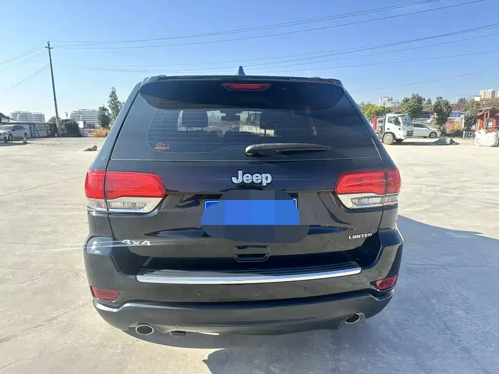 Jeep Grand Cherokee 2018 — фото 16