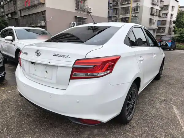 Toyota Yaris L 2022