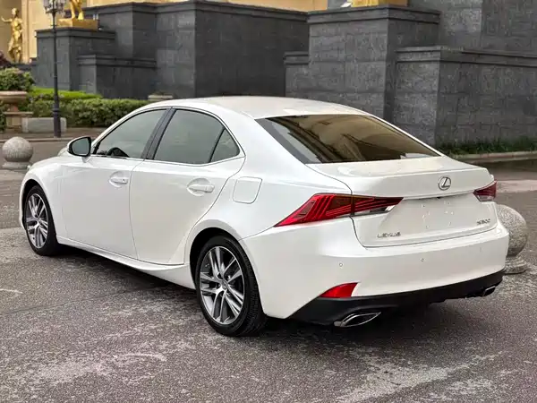 Lexus IS 2017
