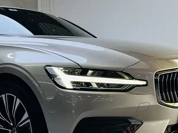 Volvo S60 2022