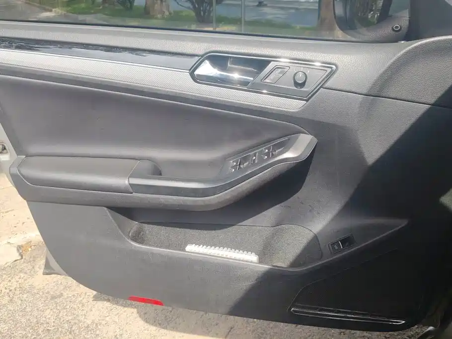 Volkswagen Sagitar 2015