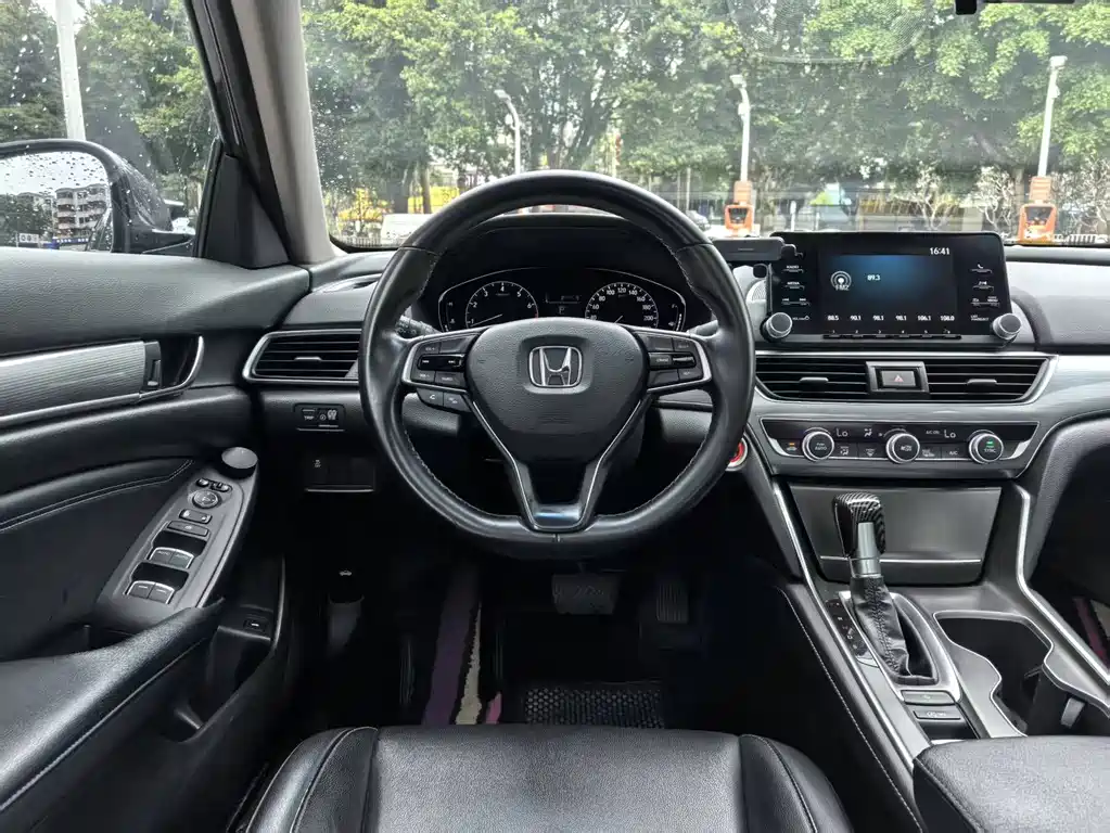 Honda Accord 2019 — фото 14