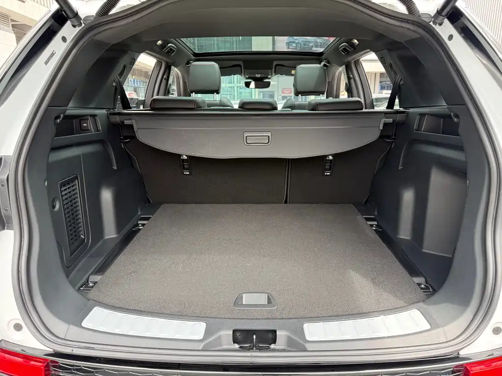 Land Rover Discovery Sport 2023 — фото 28