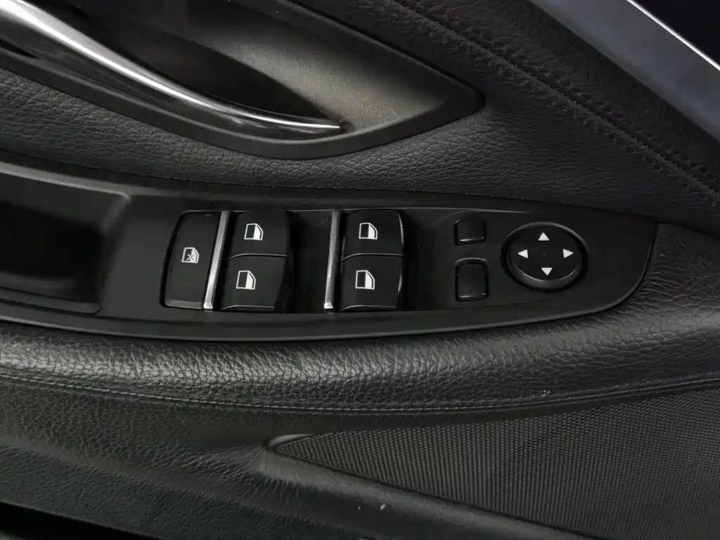BMW 5 Series 2013 — фото 9