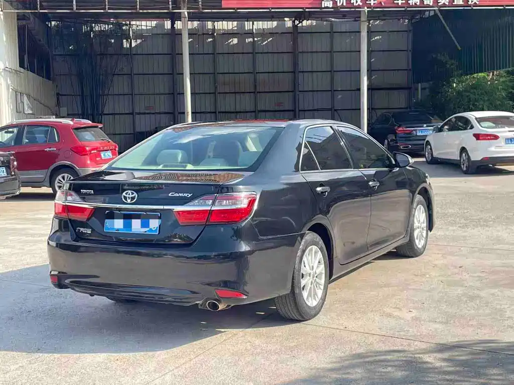 Toyota Camry 2017 — фото 8