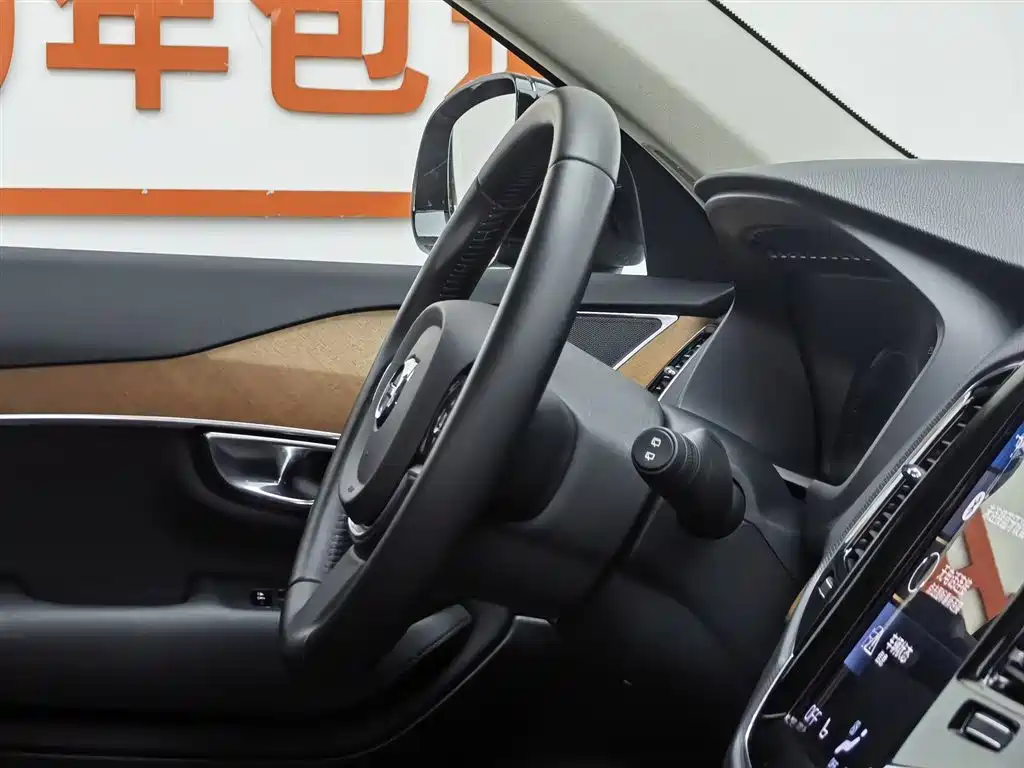 Volvo XC90 2020 — фото 22