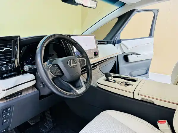Lexus LM 2023