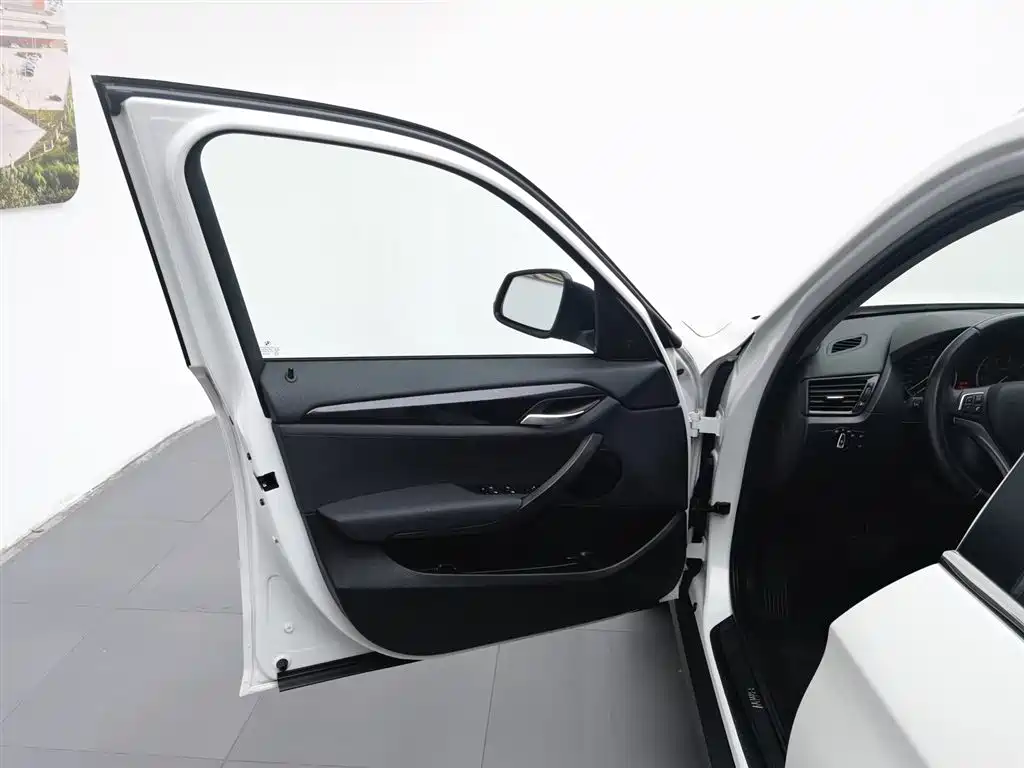 BMW X1 2016 — фото 8