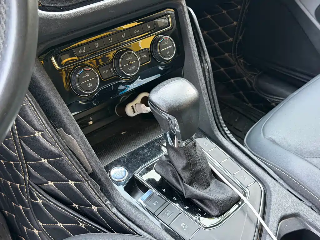 Volkswagen Tiguan L 2017 — фото 10