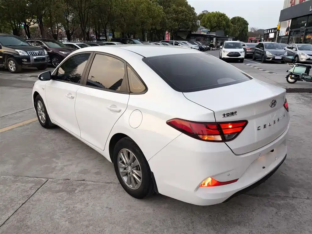 Hyundai Elantra 2019 — фото 23