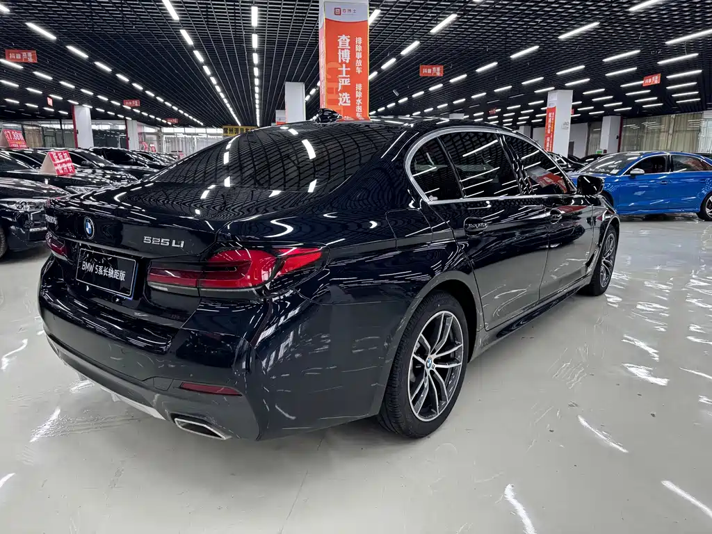 BMW 5 Series 2021 — фото 16