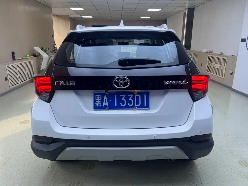 Toyota Yaris L 2022 — фото 5